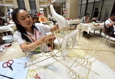 全国风筝制作高手“拼”技艺
